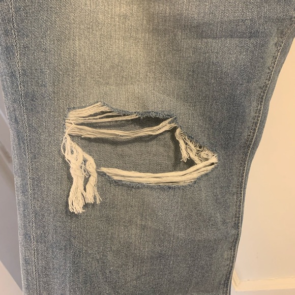 American Eagle “cool mom jean” size 16 (33) short. High waisted. Lightwash - Picture 7 of 8